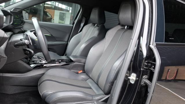 Peugeot 2008 image 2