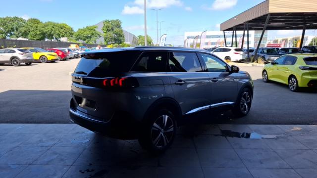 Peugeot 5008 image 8
