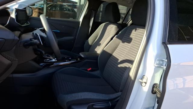 Peugeot 208 image 4