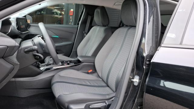 Peugeot 208 image 8