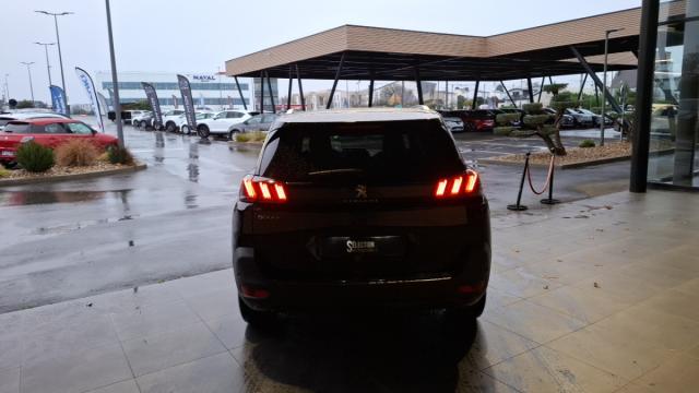 Peugeot 5008 image 1