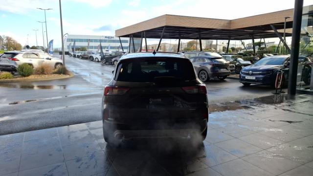 Ford Kuga image 1
