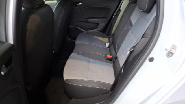 Renault Clio image 8