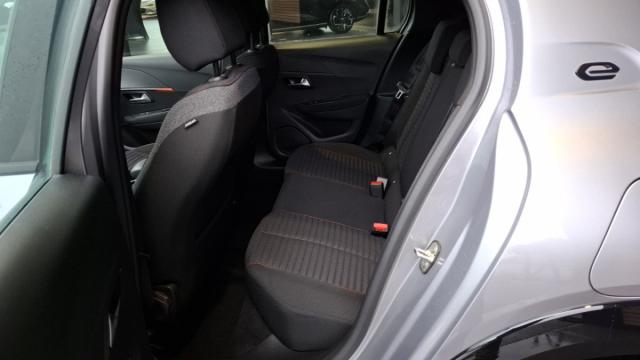 Peugeot 208 image 6