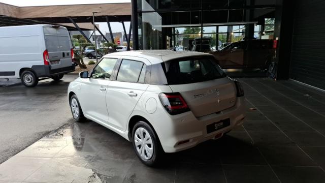 Suzuki Swift image 8