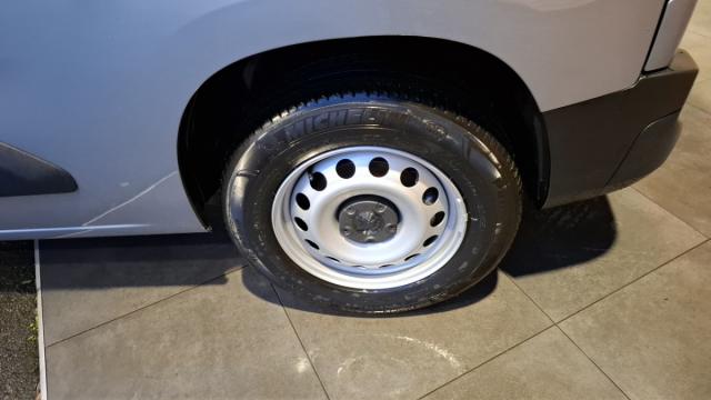 Peugeot Partner image 2