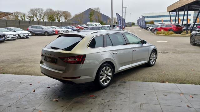 Skoda Superb Combi image 3