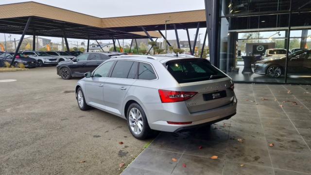 Skoda Superb Combi image 7