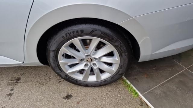 Skoda Superb Combi image 4