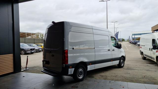 Mercedes Benz Sprinter image 2