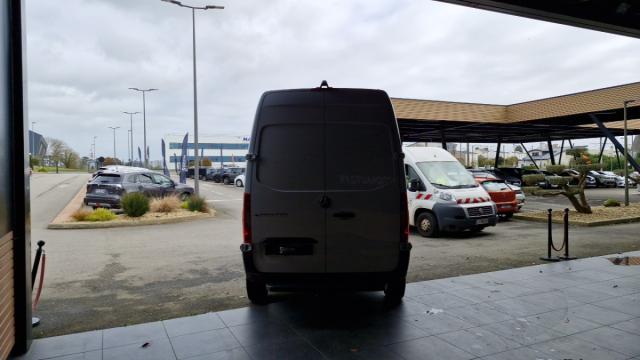 Mercedes Benz Sprinter image 3