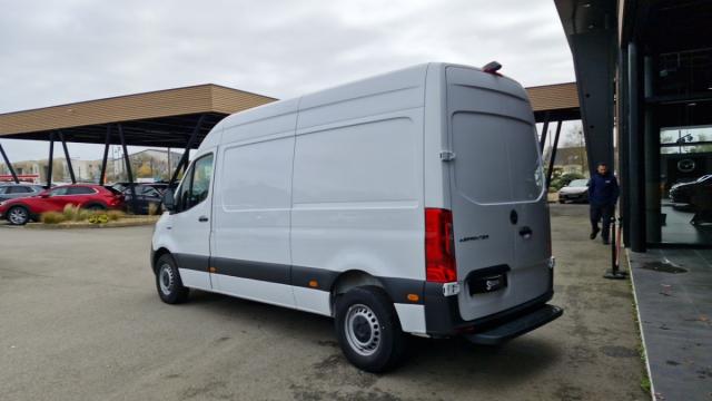 Mercedes Benz Sprinter image 9