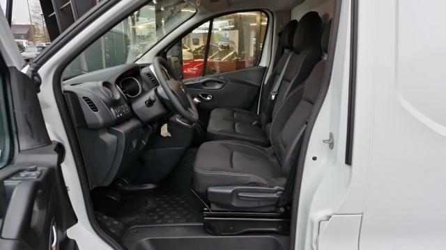 Renault Trafic image 9