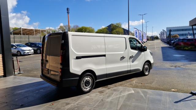 Renault Trafic image 2