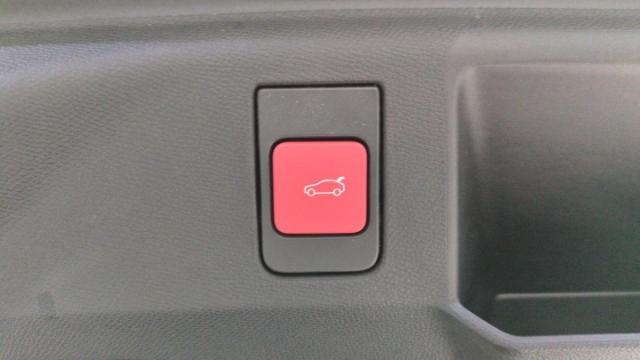 Peugeot 5008 image 1