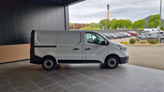 Renault Trafic image 1