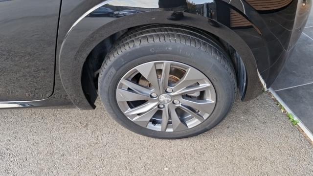 Peugeot 208 image 8