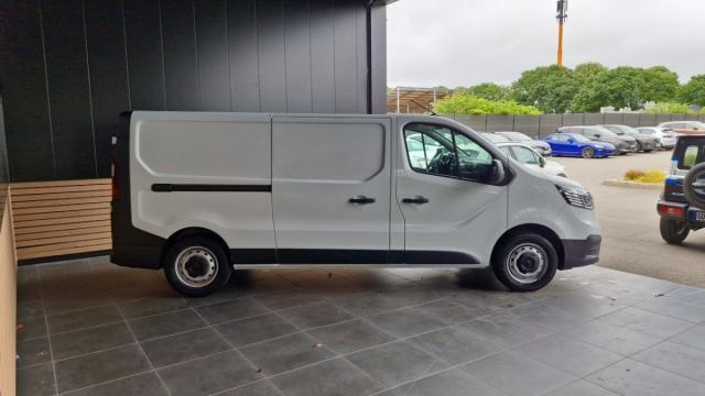 Renault Trafic image 2
