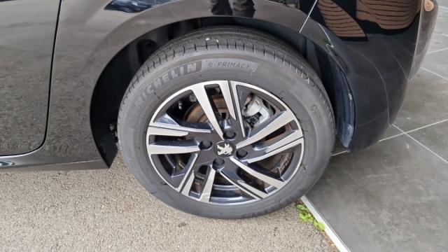 Peugeot 208 image 1