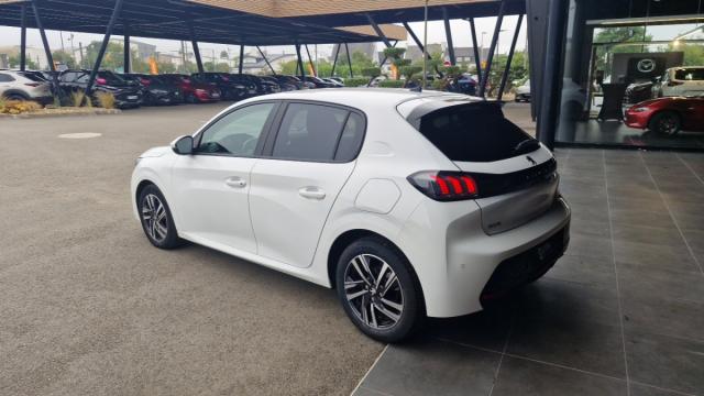Peugeot 208 image 5