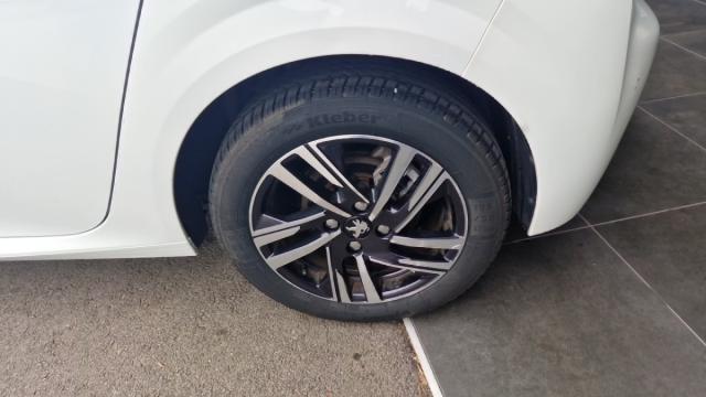 Peugeot 208 image 1