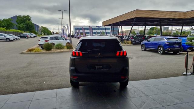 Peugeot 5008 image 1