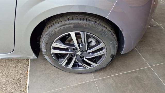 Peugeot 208 image 6