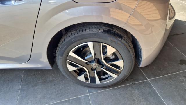 Peugeot 208 image 8