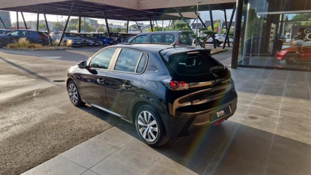 Peugeot 208 image 8