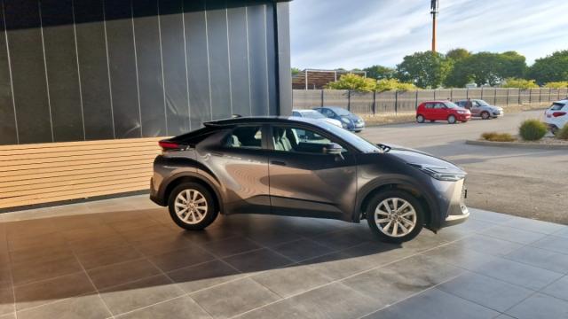 Toyota C-Hr image 2