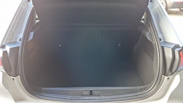 Peugeot 208 image 8