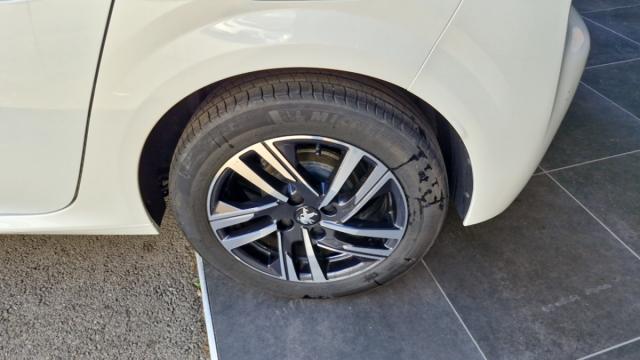 Peugeot 208 image 1