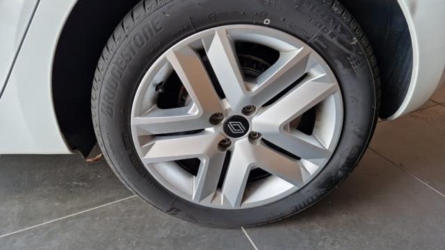 Renault Clio image 9