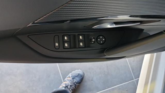 Peugeot 208 image 3