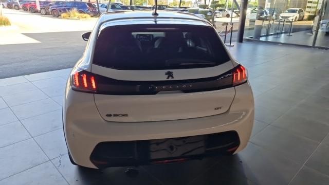 Peugeot 208 image 6