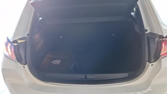 Peugeot 208 image 7