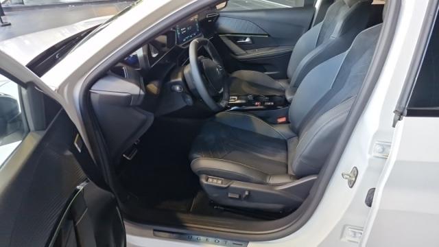 Peugeot 208 image 8