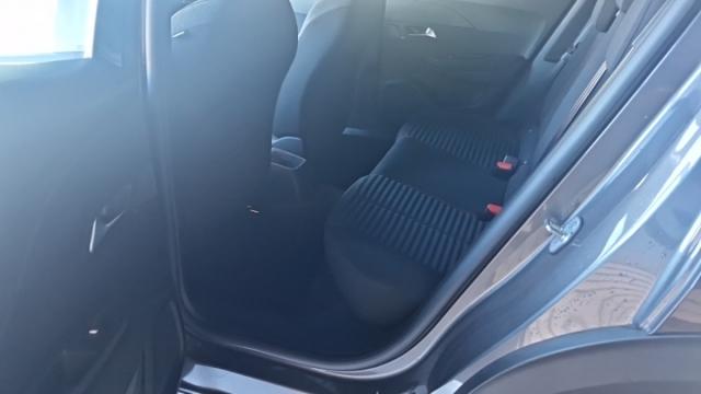 Peugeot 2008 image 7