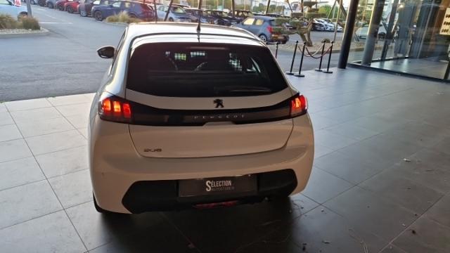Peugeot 208 image 6
