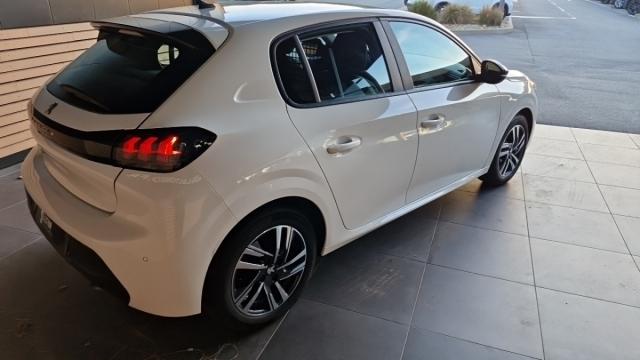 Peugeot 208 image 5