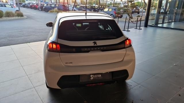 Peugeot 208 image 8