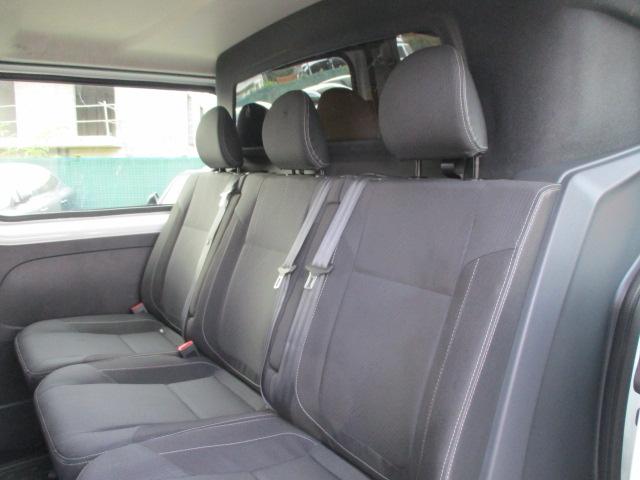 Nissan Nv300 image 3