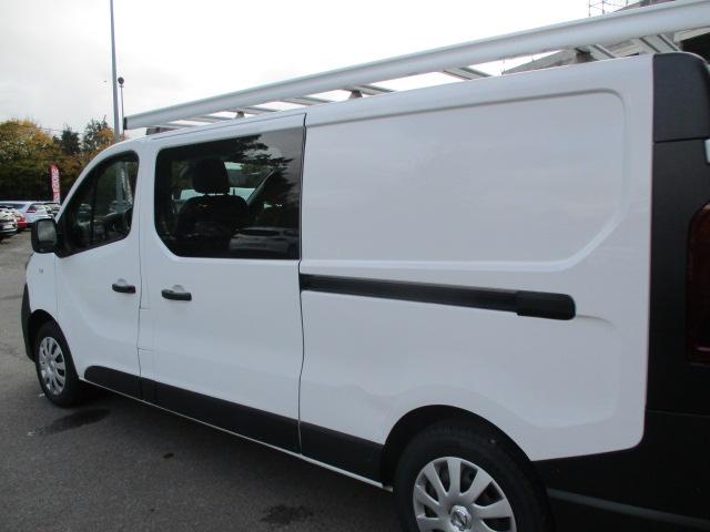 Nissan Nv300 image 6