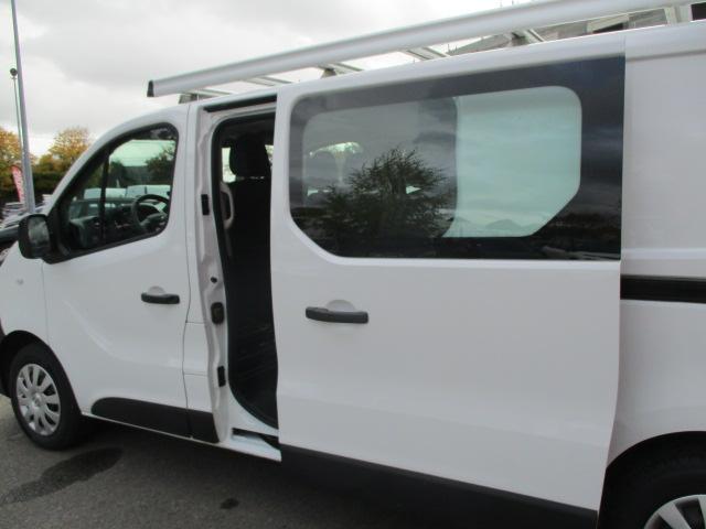 Nissan Nv300 image 8