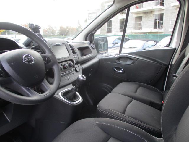 Nissan Nv300 image 9