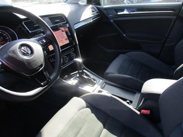 Volkswagen Golf image 6