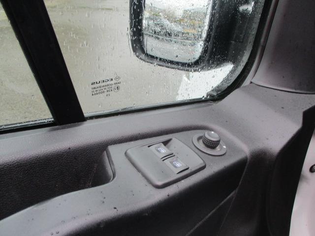 Renault Trafic image 3