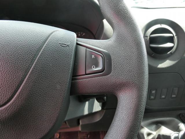 Renault Master image 2
