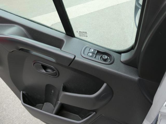 Renault Master image 9