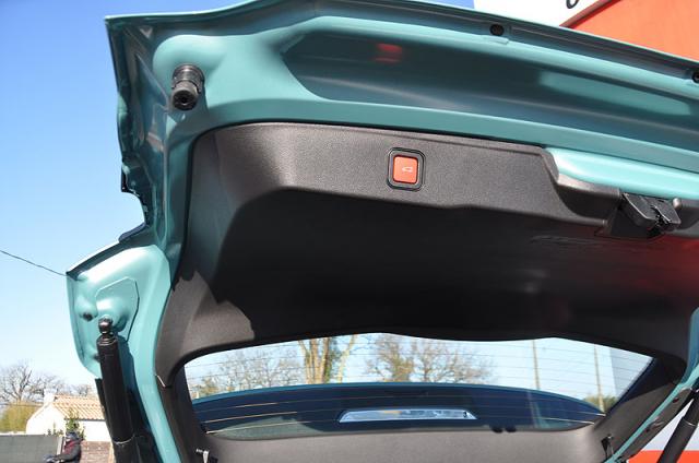 Jeep Avenger image 8